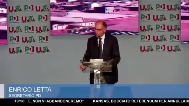 quel falso di Letta fa mettere gli applausi finti nei suoi video ..guardatelo...