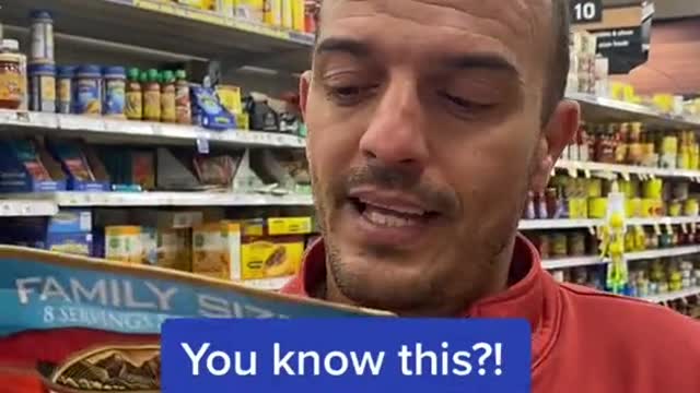 Cubano cobra su primer cheque y realiza su primera compra en el Supermercado