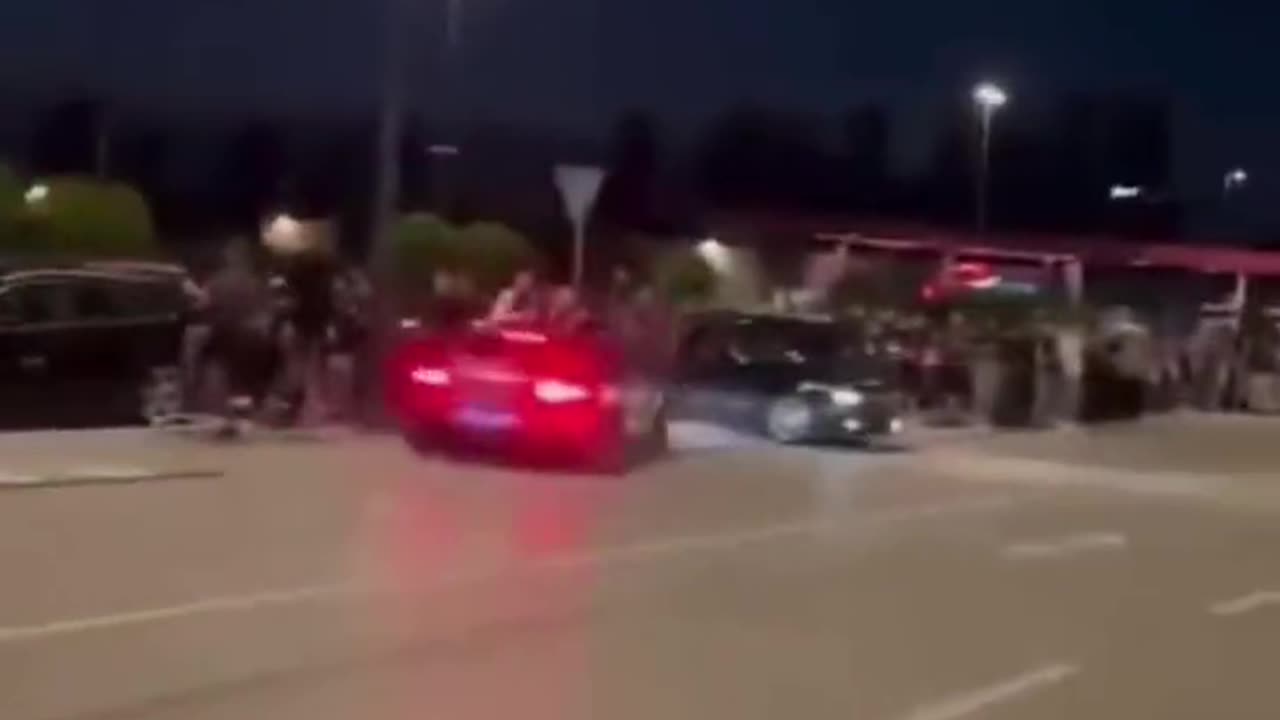 Reckless driver plows into a crowd of people at a car meet💃🕺🏎