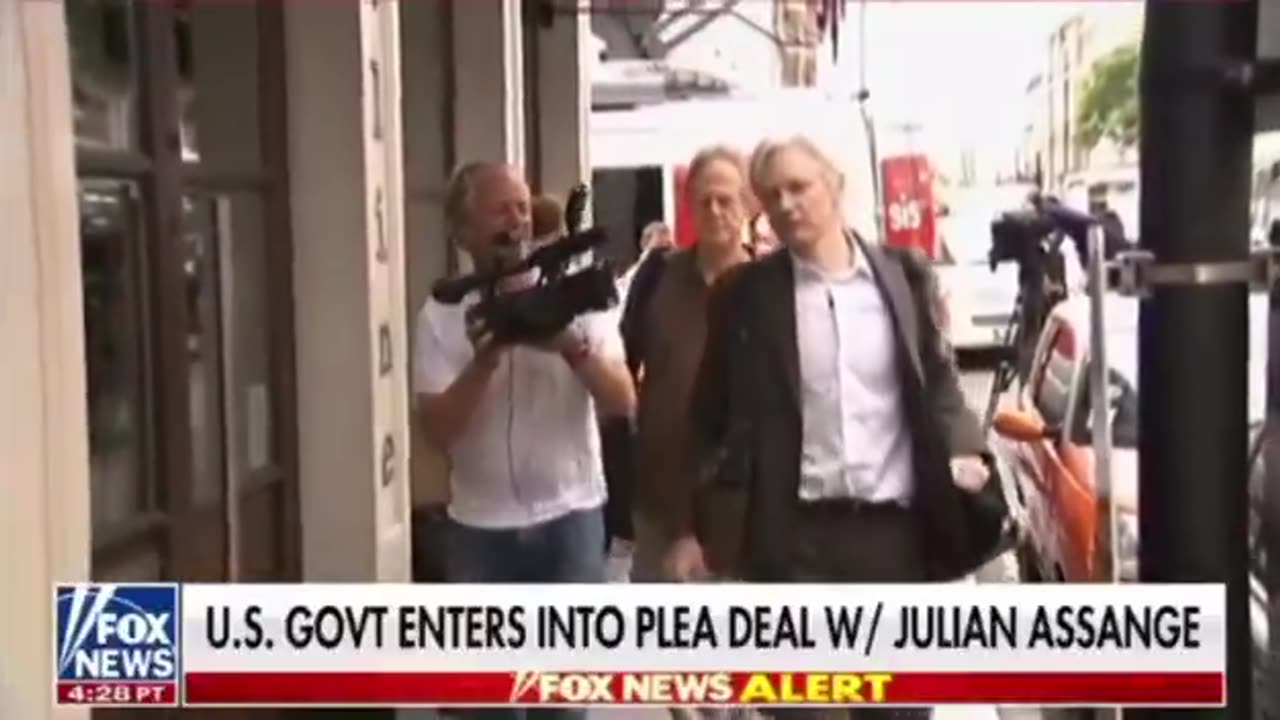 US government enters into plea deal with Julian Assange.