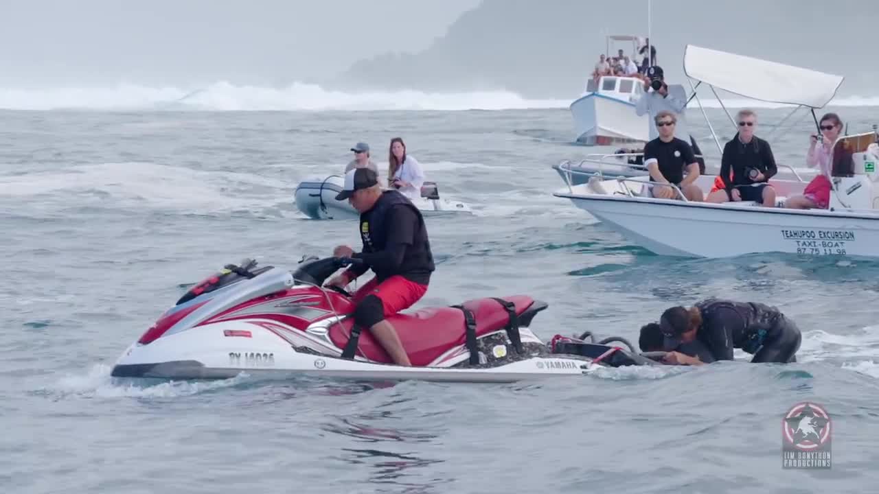 Teahupo'o wipeouts and crazy moments