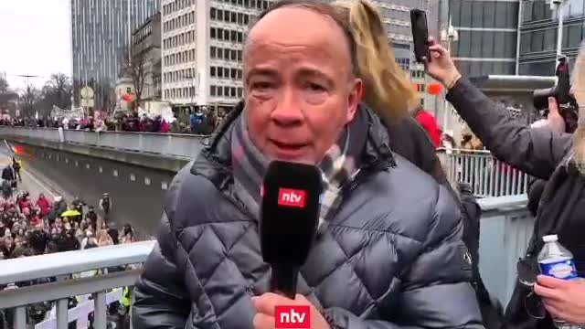 BELGIUM TODAY I MORE THAN 100,000 PEOLE OPPOSING THE MANDATORY VAX
