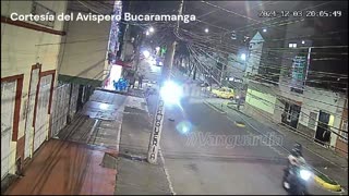 Dos motos sufrieron un fuerte accidente en Bucaramanga