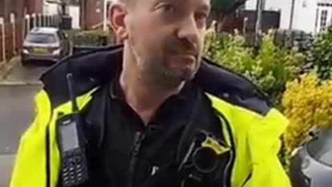 UK POLICE OFFICER PAYS MAN A VISIT FOR HANGING A PALESTINIAN FLAG FROM HIS WINDOW