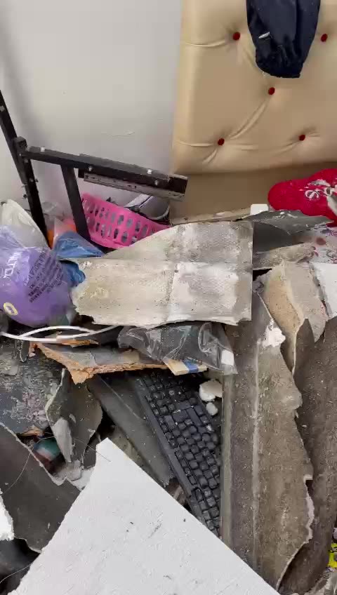 dj le cae techo encima