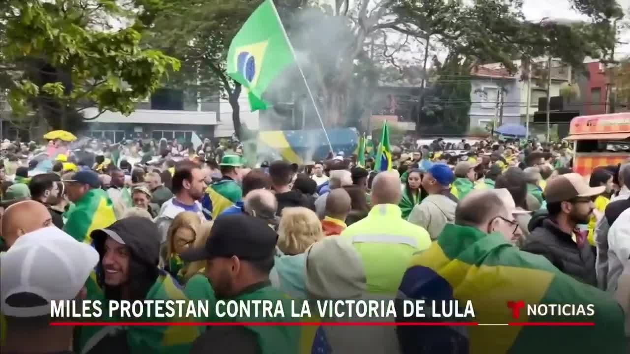 Persisten las protestas por derrota de Bolsonaro en Brasil | Noticias Telemundo