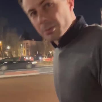 Pete Buttigieg, Why did he take her photograph?