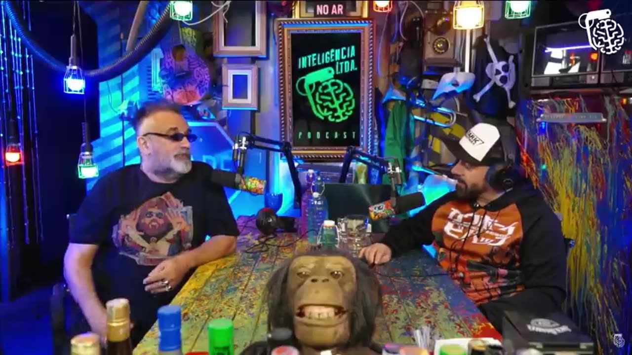 A CARREIRA DO MICHAEL JACKSON - REGIS TADEU Cortes do InteligĂȘncia Ltda.