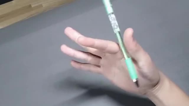 Easy pen spinning combo for beginners!