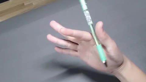 Easy pen spinning combo for beginners!