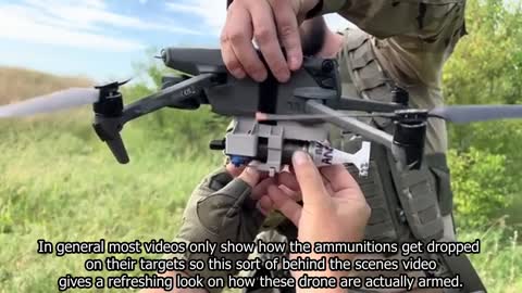 🔴 Ukrainian Soldiers Show How They Arm Small Commercial Drones With Even Smaller Payloads