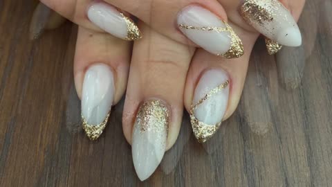 French Nails Gold 2022