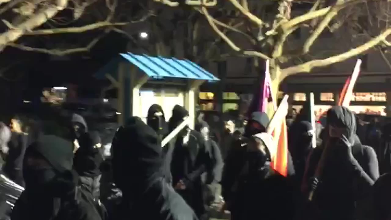 Feb 1 2017 Berkeley Milo's speech 1.2 Antifa rioters marching