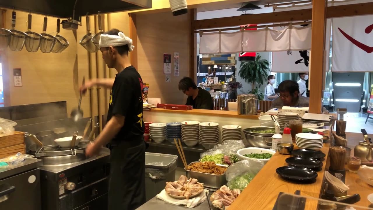 Miyazaki's Irresistible Ramen! And I saw how Fried Rice is cooked!