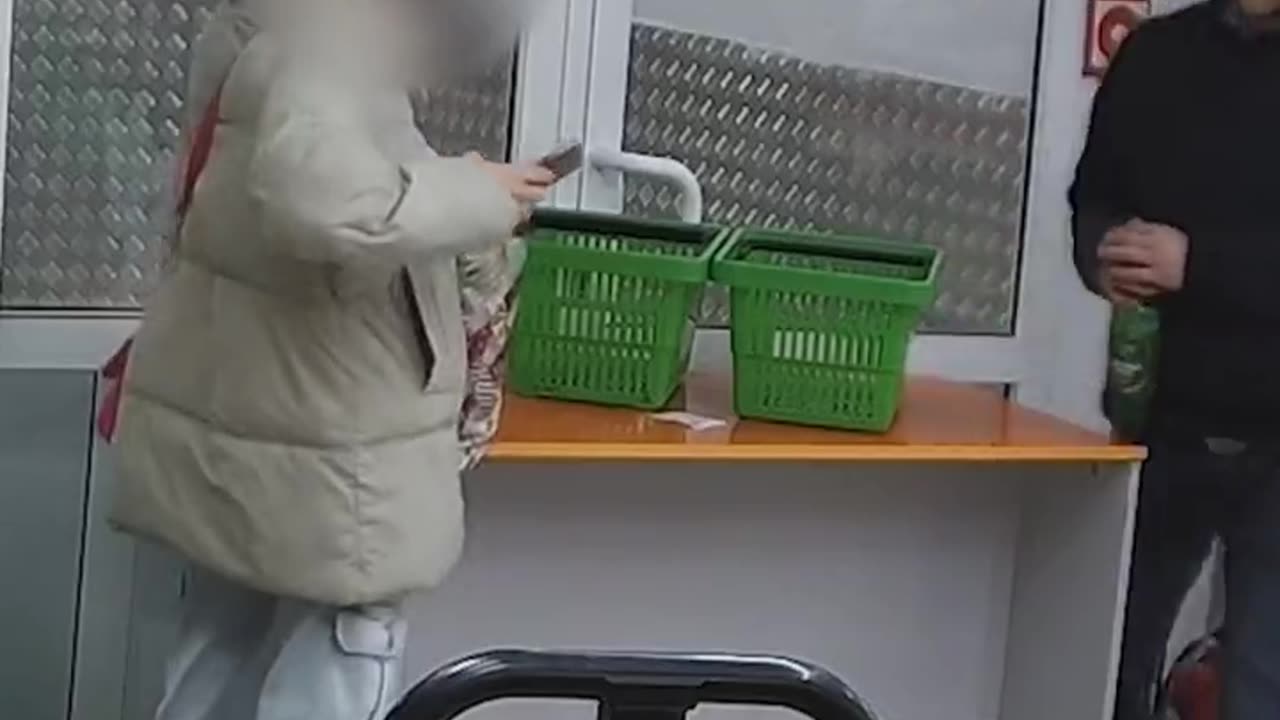 A robber tried to take a schoolgirl's phone in a store