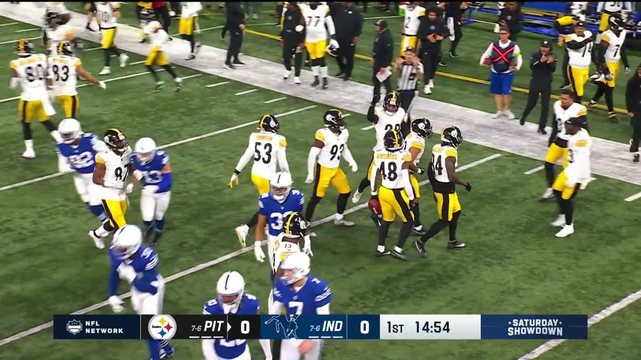 Godwin Igwebuike returns opening kickoff 34 yards