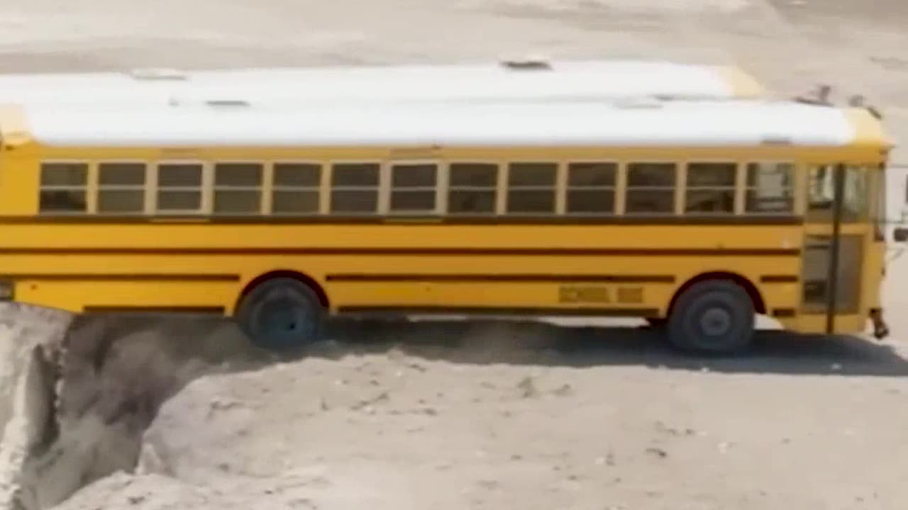 Unbelievable Tank vs. Buses Tug of War_ Jaw-Dropping Battle Ensues! (1)