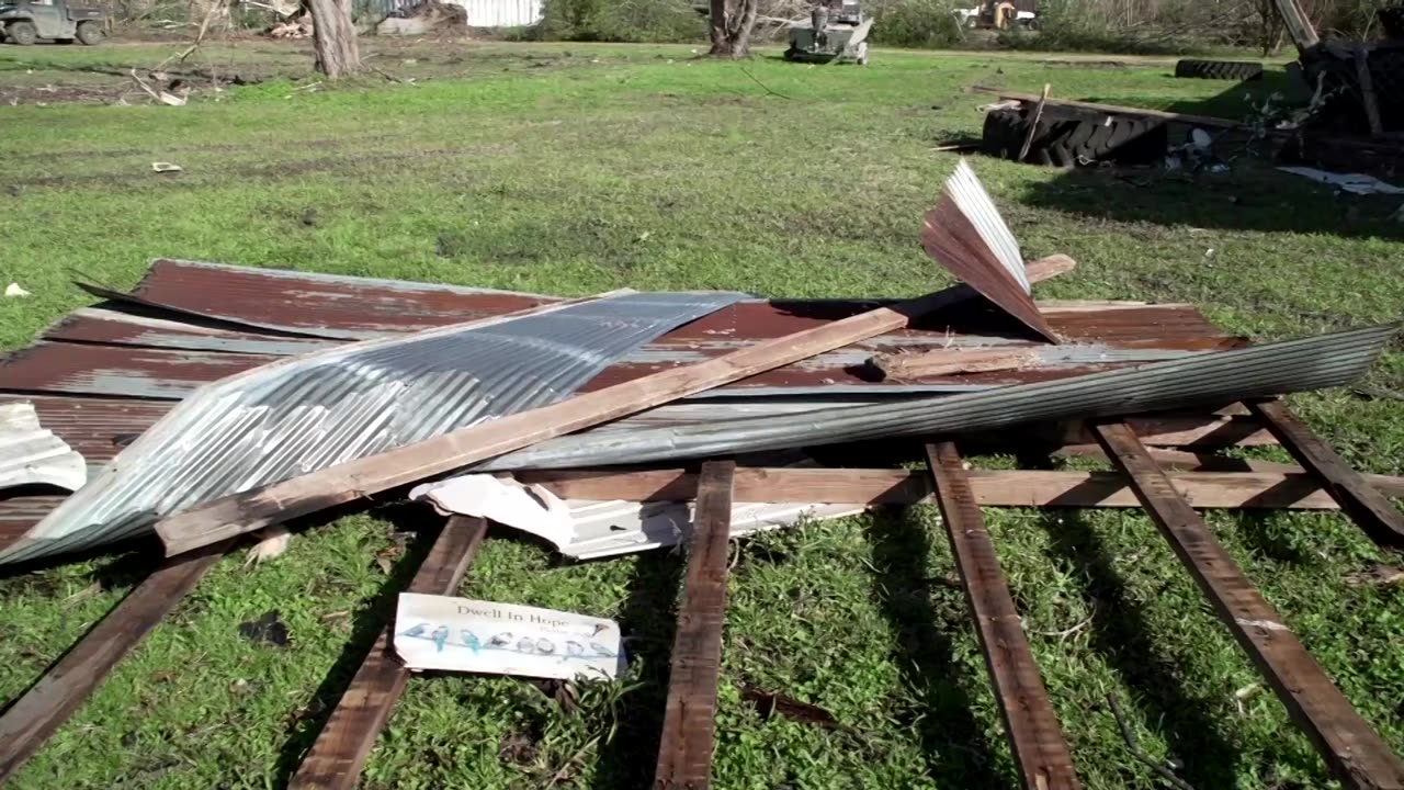 Mississippi tornado survivors describe devastation