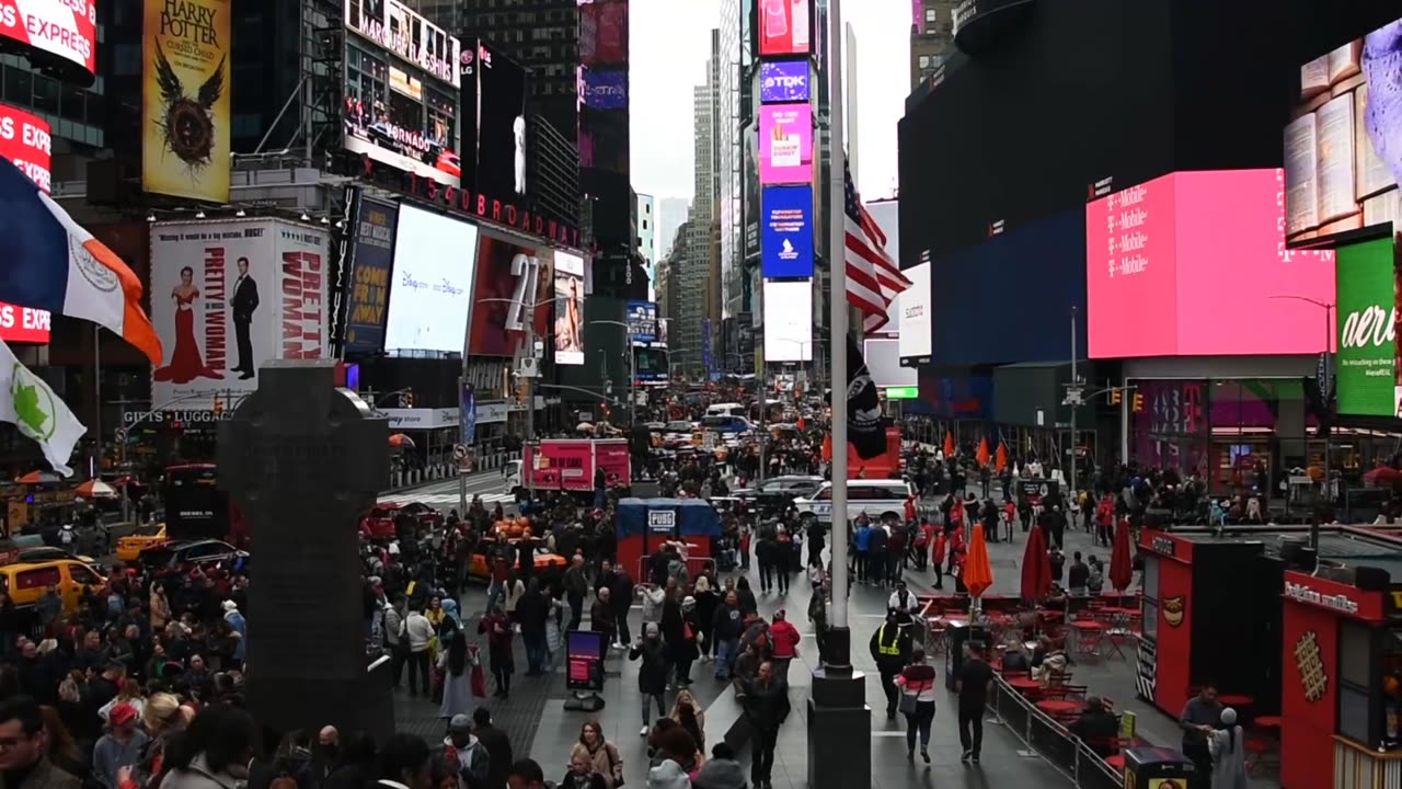 FREE NO COPYRIGHT 4K HD VIDEO OF USA CROWDED CITY CENTRE