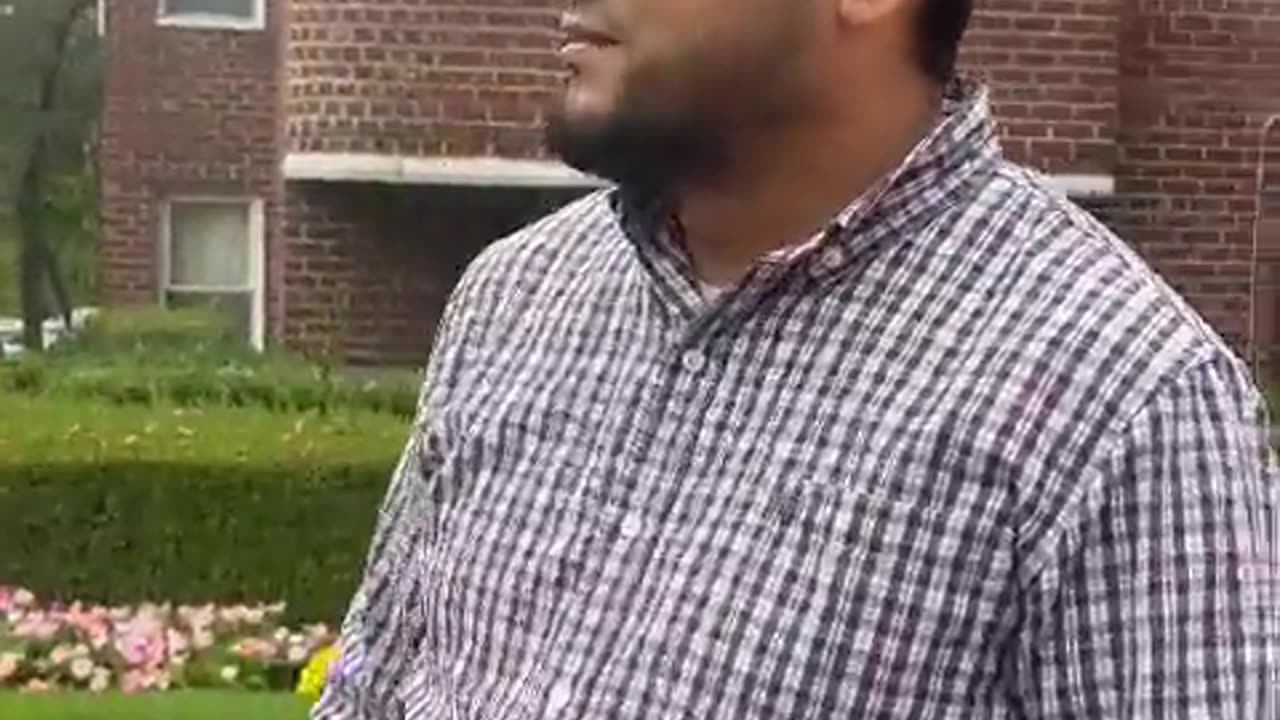Working class men put Hamas supporter in his place for tearing off signs of kidnapped civilians