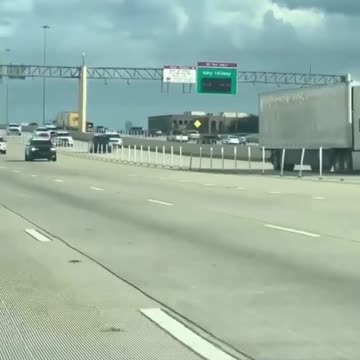 Florida man leads police on high-speed chase in semi-truck through Texas.