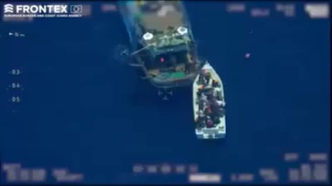 "ESPAÑA" AVIÓN DE LA GUARDIA CIVIL FILMA BARCO ESPAÑOL TRAFICANDO CON MIGRANTES AFRICANOS.