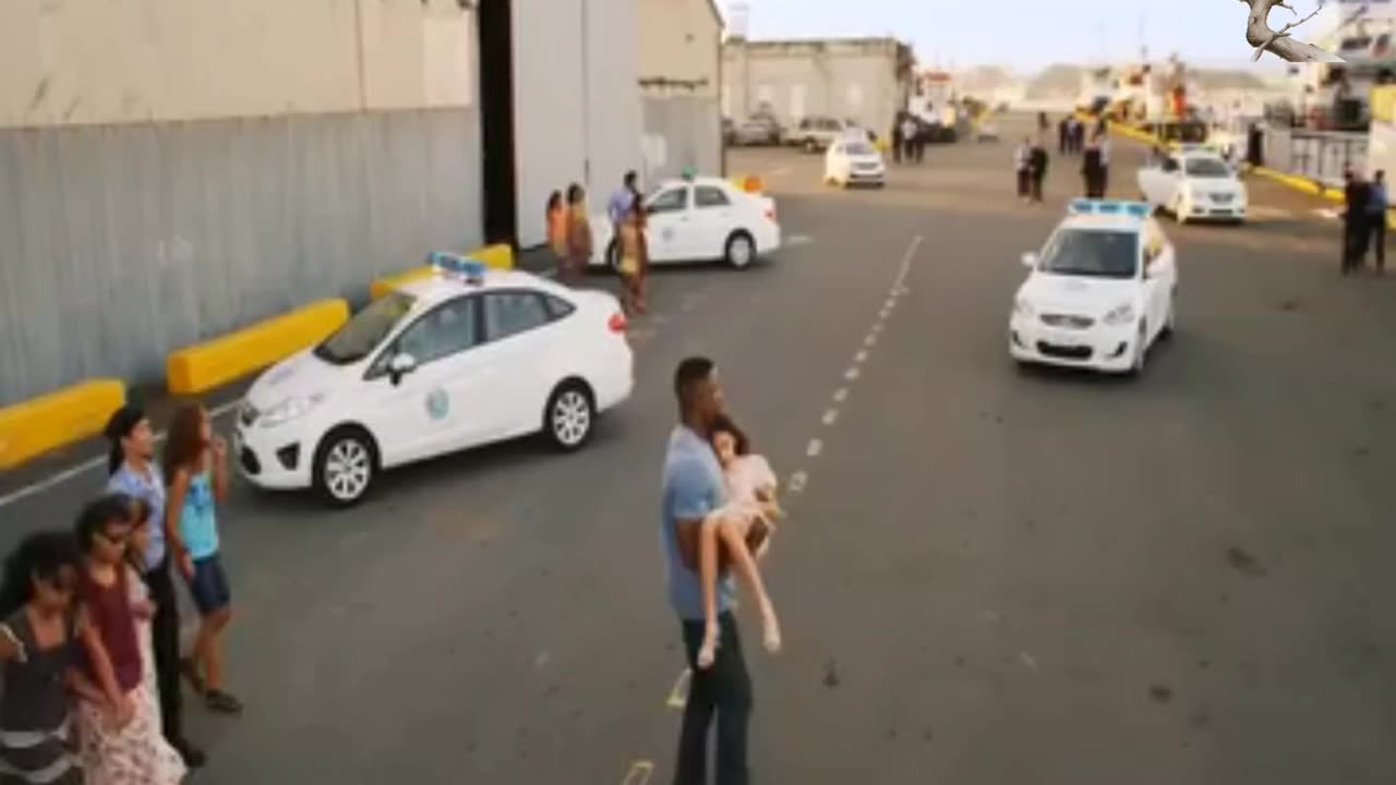 Brave man rescues innocent children💪