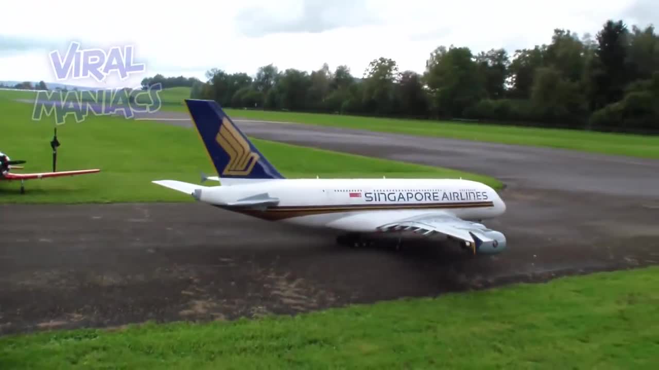 Top 10 Biggest / Largest RC Airplanes In The World [VIDEOS]