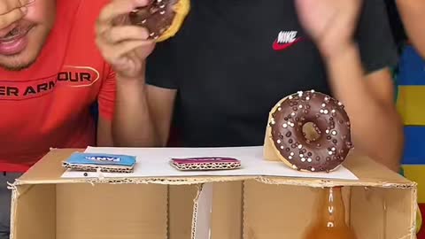 Nutella ou sauce extra piment avec le Donuts