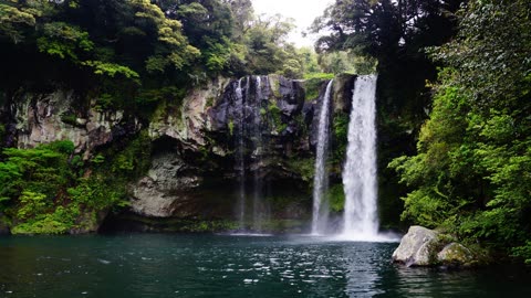 CALM,RELAXING WATER NATURE MUSIC.REST YOUR MIND !!