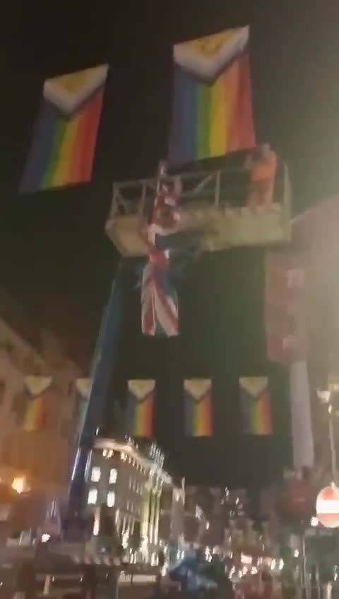 😢😢😢 . How many thousands died for that flag!???