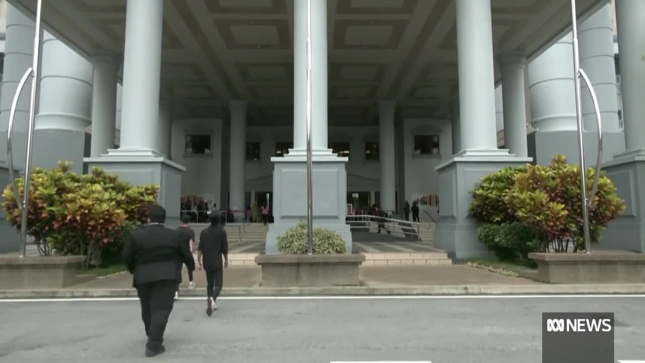 Bribery sentence: Wife of Malaysia's former PM jailed for 10 years | ABC News