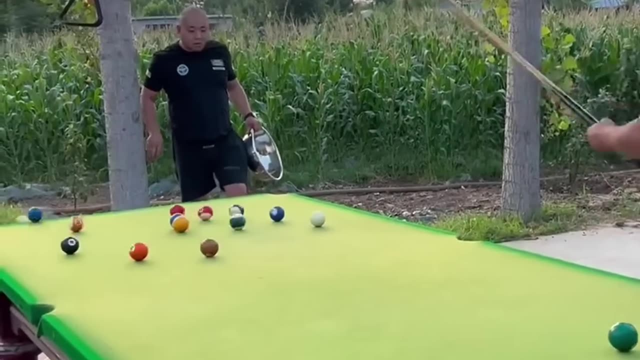 Funny billiards video😝