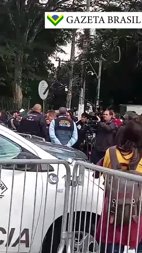 Celso Russomanno compra briga de fãs de Taylor Swift e participa de ação contra cambista