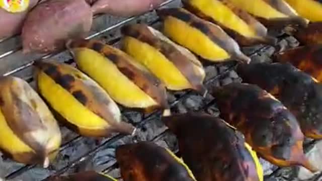 Amazing Grilled Banana _ Thai Street Food _shorts-uHXGDSNGecM