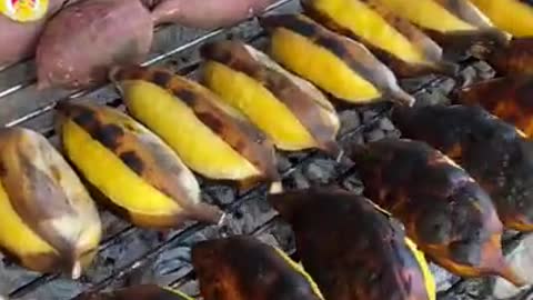 Amazing Grilled Banana _ Thai Street Food _shorts-uHXGDSNGecM