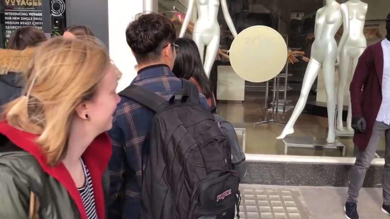 MANNEQUIN PRANK 5