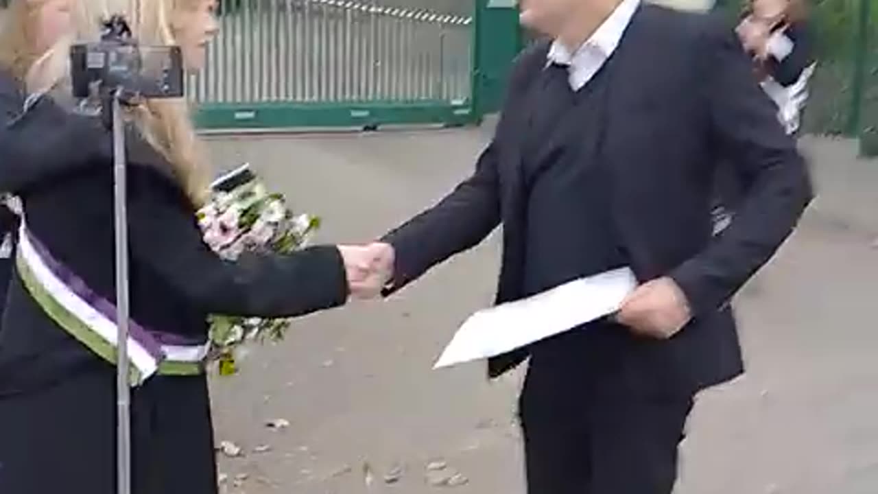 Irish Women Telling the German Consul Against Self-Identification