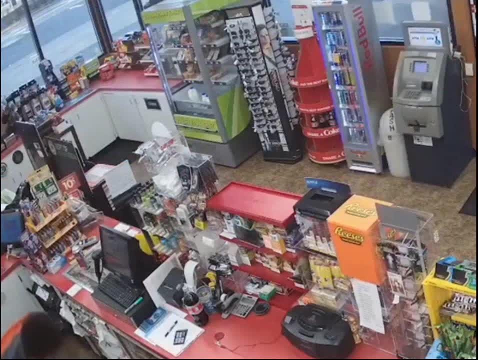 Heartless youths just rub store while the owner has a heart attack