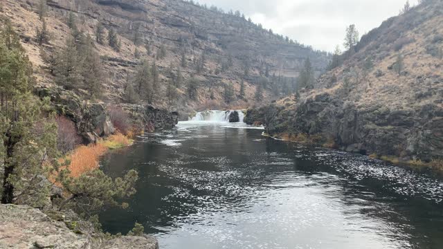 Central Oregon – Steelhead Falls – Straight on View of Waterfall – 4K