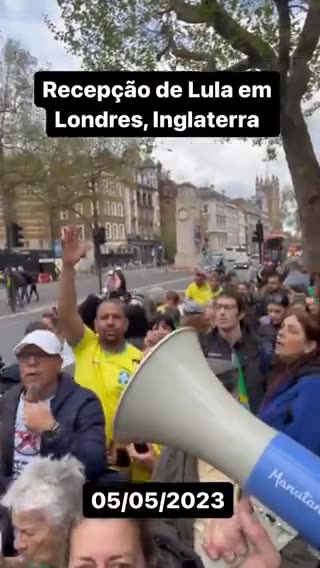 Inglaterra : No topo disparado a música mas cantada no mundo "lula ladrão seu lugar é na prisão"