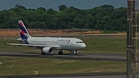 Airbus A320 PR-MYK pousa em Manaus vindo de Guarulhos