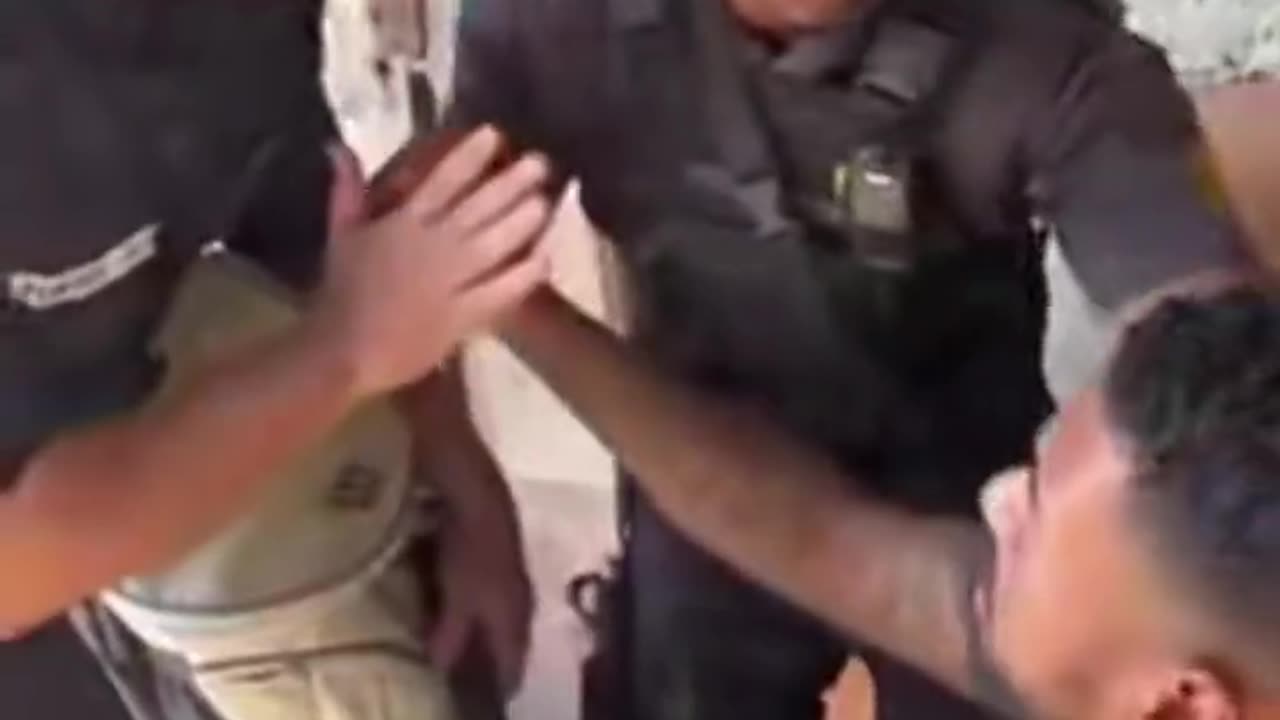 Brazilian cops arrest a criminal in a very lovely way