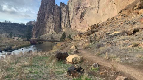 Central Oregon – Smith Rock State Park – Incredible High Desert Landscape – 4K