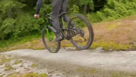 The longuest nose manual ever done on this famous trail