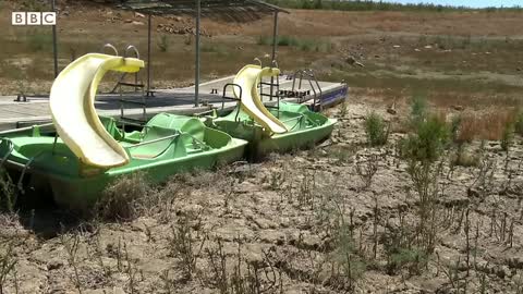 Spain experiences ice shortage during heatwave – BBC News