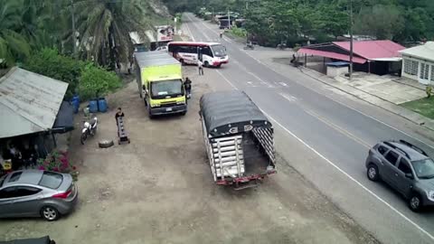 Cámara grabó fatal accidente entre una moto y un bus de Copetrán, en Santander