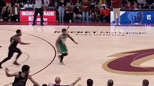 INSANE Jayson Tatum POSTER DUNK vs The Cavs 😳