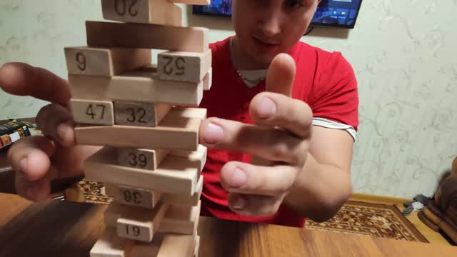 The moment of the fall of the jenga