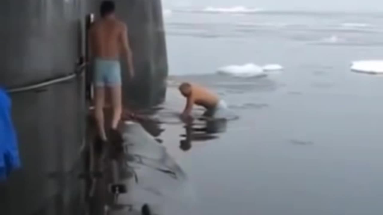 🥶🥶🥶 Załoga rosyjskiego podwodnego okrętu atomowego gdzieś w Arktyce...